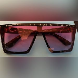 BRAND NEW ROSE PINK  LENS COMES WITH CASE $15